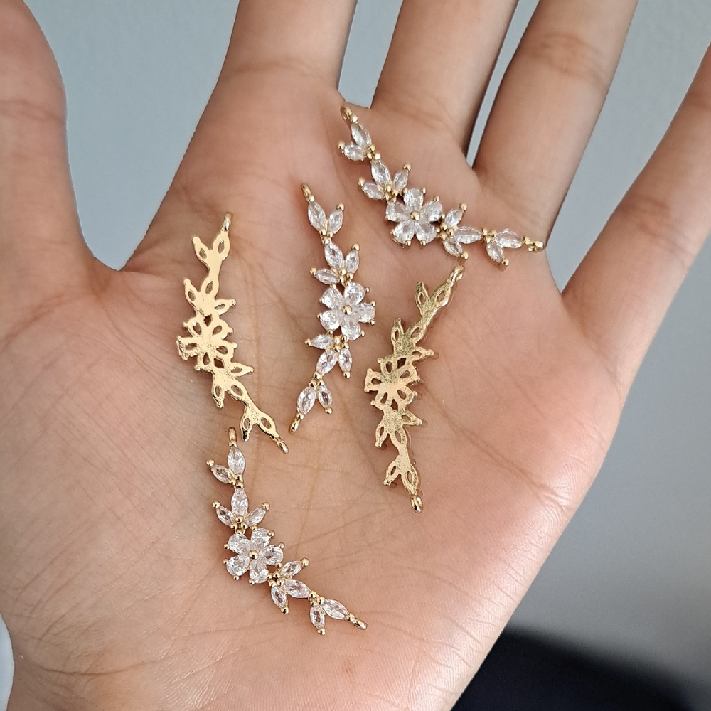 Elegant Gold Flower necklace Pendant Pkg 5